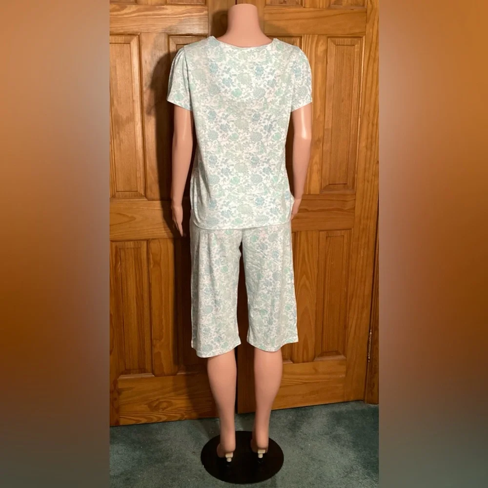 NWOT Vintage Karen Neuburger Pajama Top and Capri Set Size L